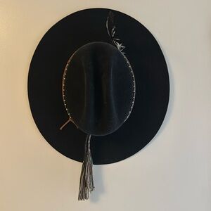 MUAN felt hat black with embellishments